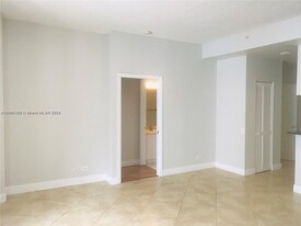 701 Brickell Key Blvd, Unit LPH-08 in Miami, FL - Building Photo - Building Photo