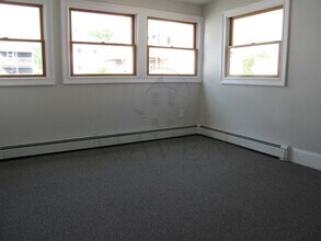 105 Conwell Ave, Unit 105 in Somerville, MA - Building Photo - Building Photo