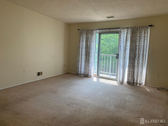 40 Holly Ct in Hamilton, NJ - Building Photo - Building Photo