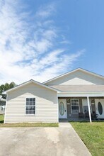 17239 Avondale Cir in Biloxi, MS - Building Photo - Building Photo