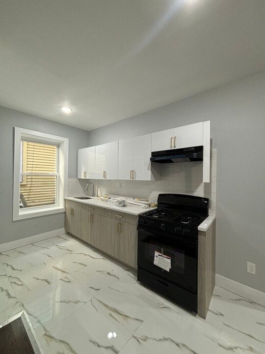 304-306 Renner Ave, Unit 1 in Newark, NJ - Building Photo