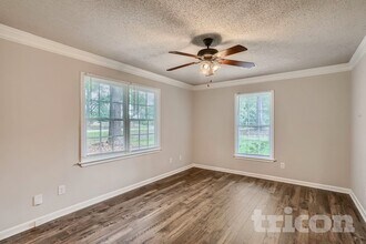 330 Cowan Rd in Covington, GA - Foto de edificio - Building Photo