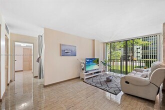 17011 N Bay Rd, Unit 107 in Sunny Isles Beach, FL - Foto de edificio - Building Photo
