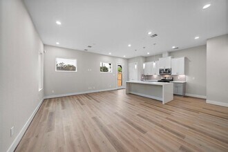 8138 Esther Acres Ln in Houston, TX - Building Photo - Building Photo