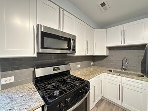 4148 W Cermak Rd in Chicago, IL - Building Photo - Building Photo