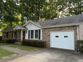 171 W Regent Dr in Clarksville, TN - Building Photo