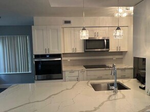 992 NW 93rd Ave in Plantation, FL - Building Photo - Building Photo