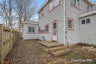 105 E Pine St in Stanton, MI - Building Photo