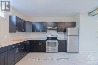 1100 Hollington St in Ottawa, ON - Building Photo - Building Photo