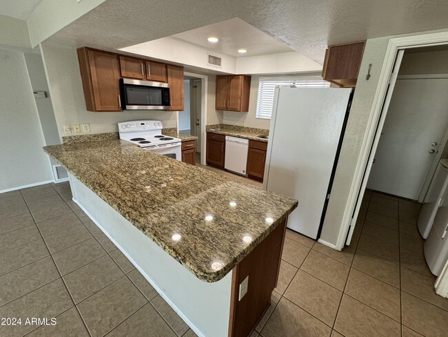 1625 E Edgewater Dr in Tempe, AZ - Building Photo - Building Photo