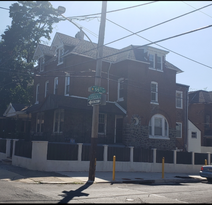 5426 Jefferson St in Philadelphia, PA - Building Photo