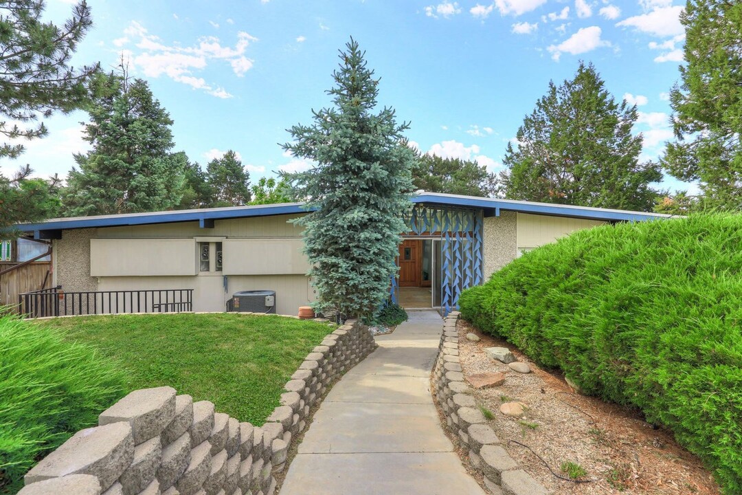3308 N Bogus Basin Rd in Boise, ID - Foto de edificio
