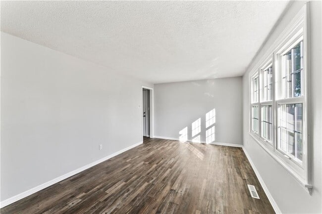 7036 Hunter St in Raytown, MO - Building Photo - Building Photo