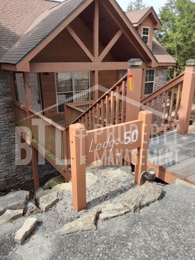 574 Baldknobber Dr in Branson West, MO - Foto de edificio - Building Photo