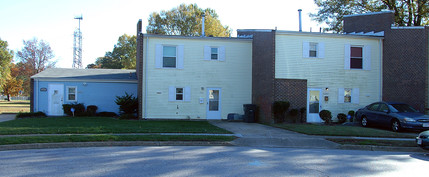 Second Oakmont Townhouses in Norfolk, VA - Building Photo - Building Photo