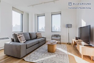 550 W 54th St in New York, NY - Building Photo