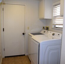 9435 Soaring Oaks Dr in Elk Grove, CA - Building Photo - Building Photo