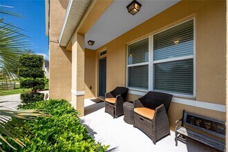 3825 Crossline Dr in Spring Hill, FL - Building Photo - Building Photo