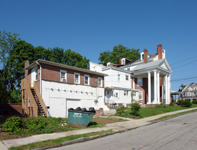 1212 Dekalb St in Norristown, PA - Foto de edificio - Building Photo