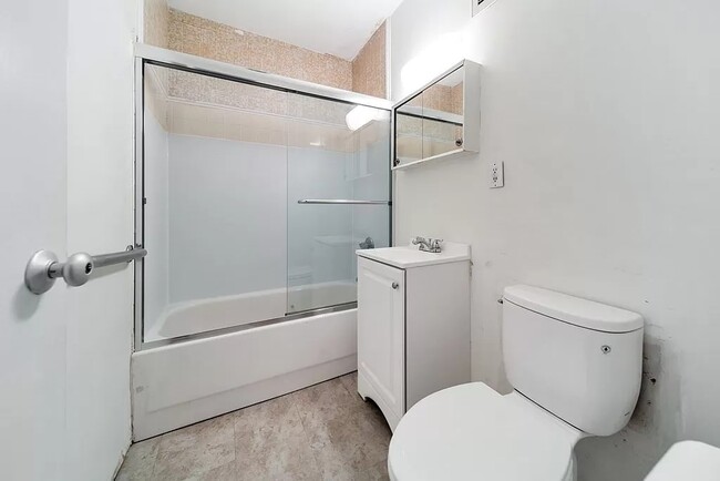28 Juniper St, Unit 77 in Brookline, MA - Building Photo - Building Photo