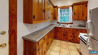 609 Wine Cellar Cir in Charlottesville, VA - Building Photo - Building Photo