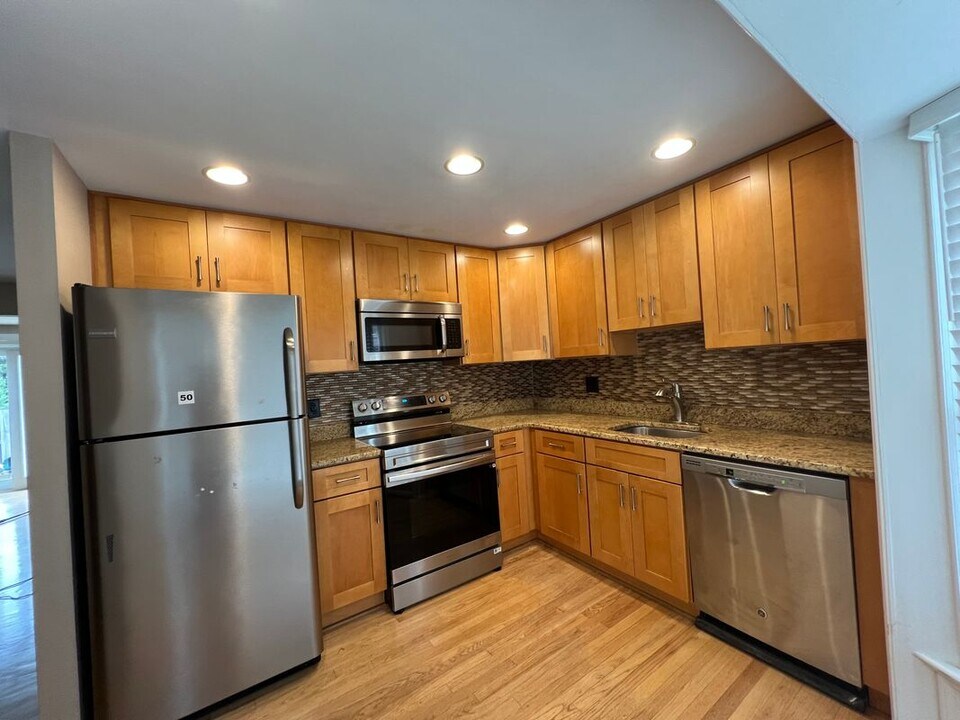 129 Lamont Ln in Gaithersburg, MD - Building Photo