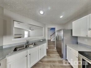 988 Winding Down Way in Grayson, GA - Foto de edificio - Building Photo