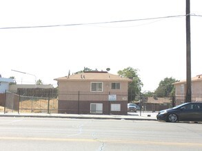 1317 Bernard St in Bakersfield, CA - Building Photo - Building Photo