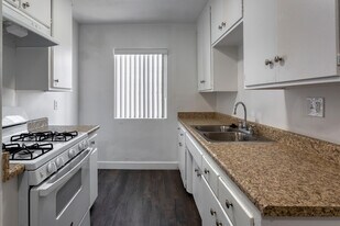 Villa Los Pinos in Whittier, CA - Building Photo