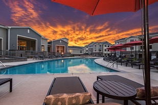 The Overlook at Interquest Apartments in Colorado Springs, CO - Building Photo