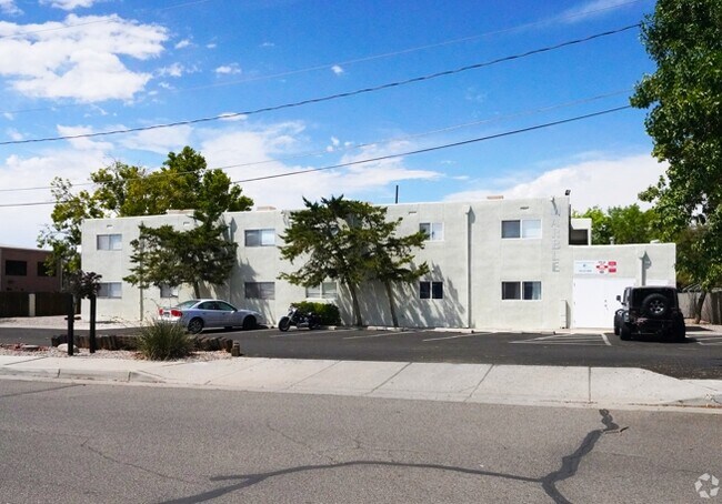 Courtyard Apartments in Albuquerque, NM - Foto de edificio - Primary Photo