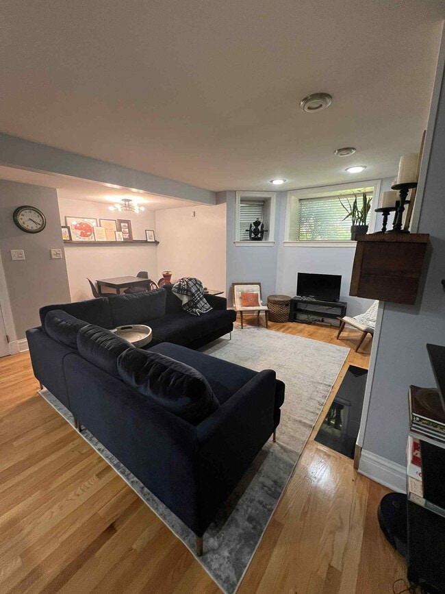 property at 2833 N Burling St