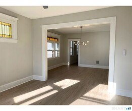 74 Garfield Ave in Bridgeport, CT - Foto de edificio - Building Photo