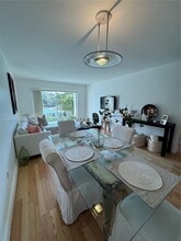 1225 NE 124th St in North Miami, FL - Building Photo - Building Photo