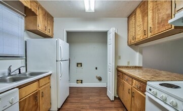 4779 Leah Ln in Tallahassee, FL - Foto de edificio - Building Photo