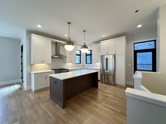 1747 W Le Moyne St, Unit J05P