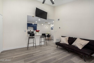 623 W Guadalupe Rd in Mesa, AZ - Building Photo - Building Photo