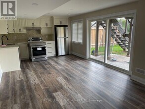 24 Sandino Cres in Brampton, ON - Building Photo - Building Photo