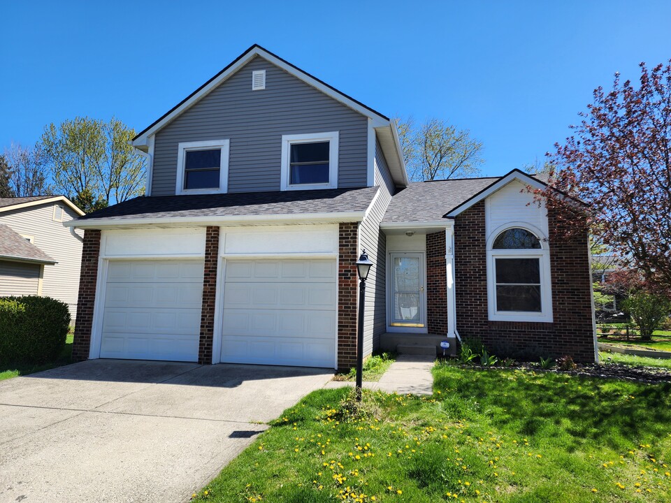 4804 Augustus Ct in Hilliard, OH - Foto de edificio