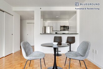 520 W 48th St in New York, NY - Building Photo - Building Photo