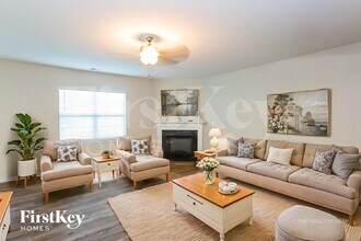 711 Saddlebred Ln in Locust, NC - Foto de edificio - Building Photo