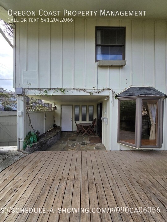 4503 SW Beach Ave in Lincoln City, OR - Building Photo