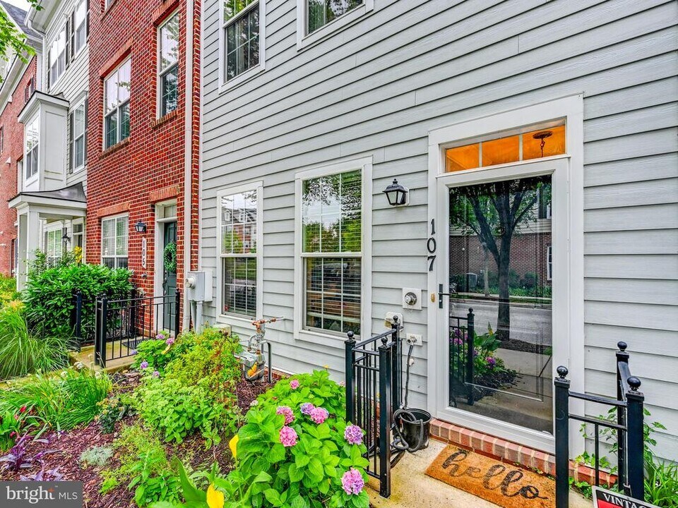 107 Meridian Ln in Baltimore, MD - Building Photo