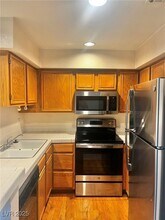 2140 Pinetop Ln in Las Vegas, NV - Building Photo - Building Photo
