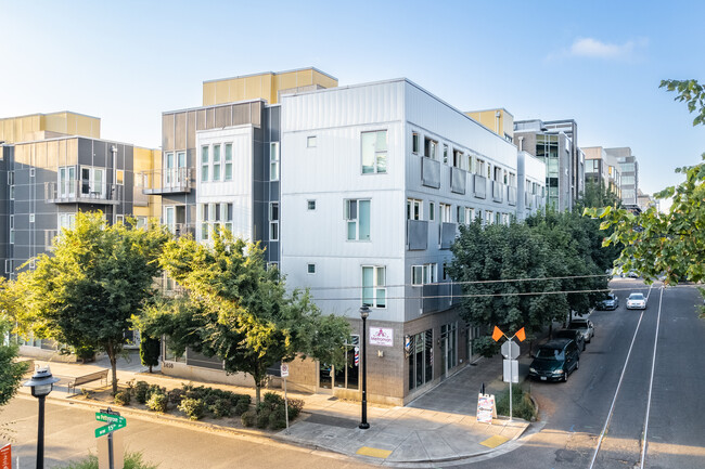 Freedom Center Apartments in Portland, OR - Building Photo - Building Photo