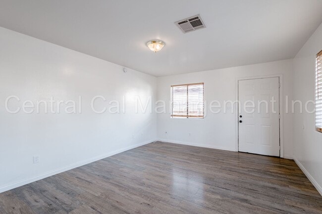 130 8th St in Bakersfield, CA - Building Photo - Building Photo