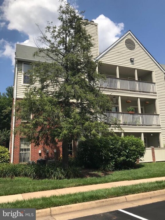 12151 Penderview Ln in Fairfax, VA - Building Photo