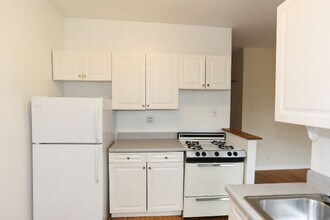 633 W Cornelia in Chicago, IL - Building Photo - Building Photo