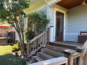 211 W Boston St in Seattle, WA - Building Photo - Building Photo