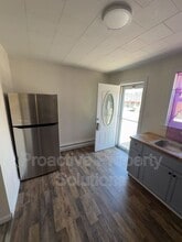 221 Dunmore St in Throop, PA - Foto de edificio - Building Photo